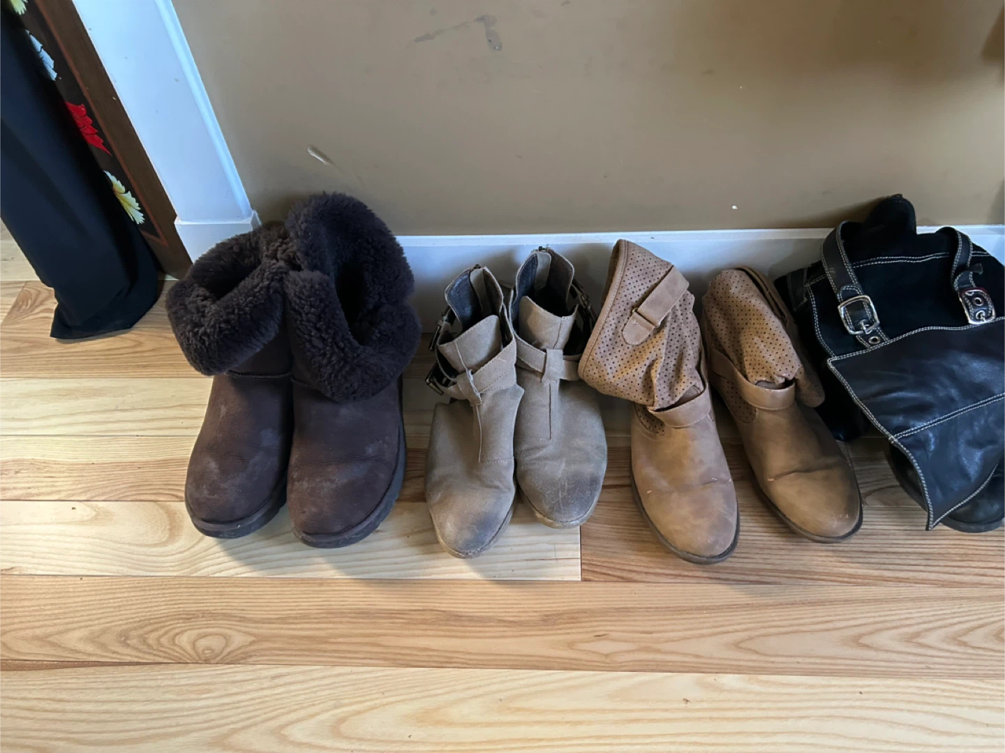 Starting $20-50 Assorted Women's Boots and Shoes - photo 2