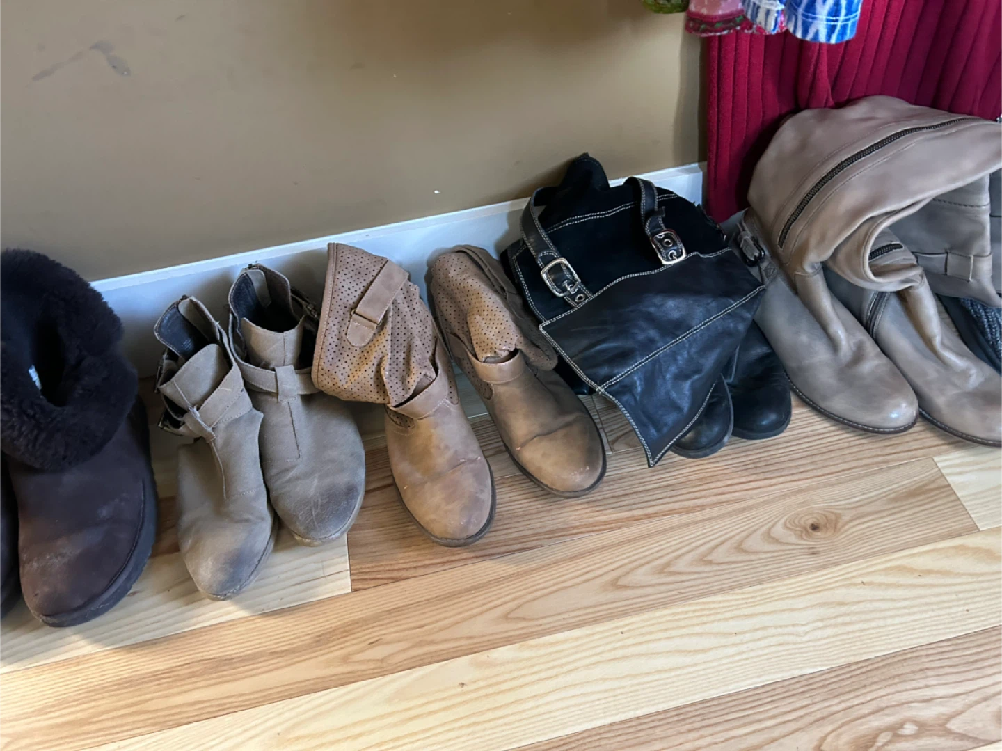 Starting $20-50 Assorted Women's Boots and Shoes - photo 3