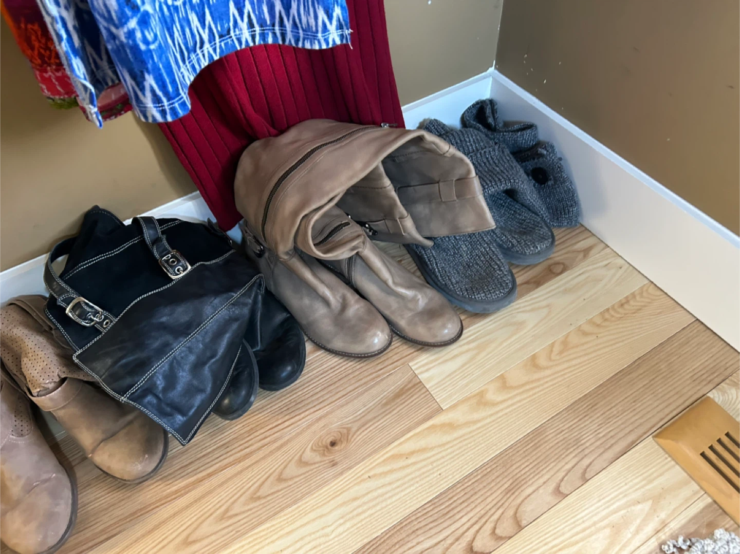 Starting $20-50 Assorted Women's Boots and Shoes - photo 4