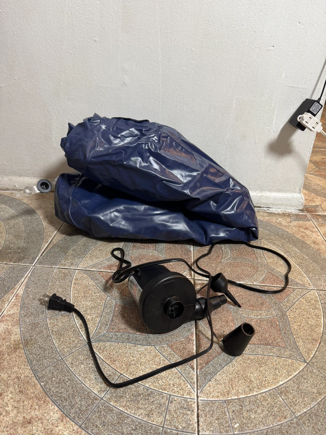 Inflatable Air Mattress with Pump - photo 3