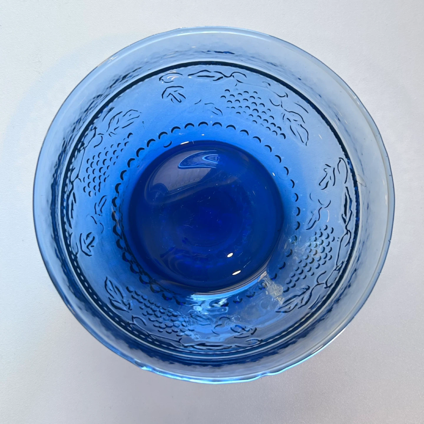 Set of 1 Cobalt Blue Pressed Glass Grape Bowl, 1960s - photo 3