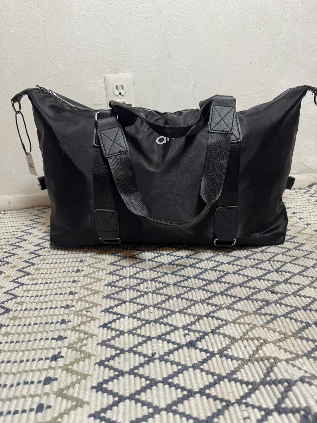 Alo Yoga Black Duffle Bag - photo 4