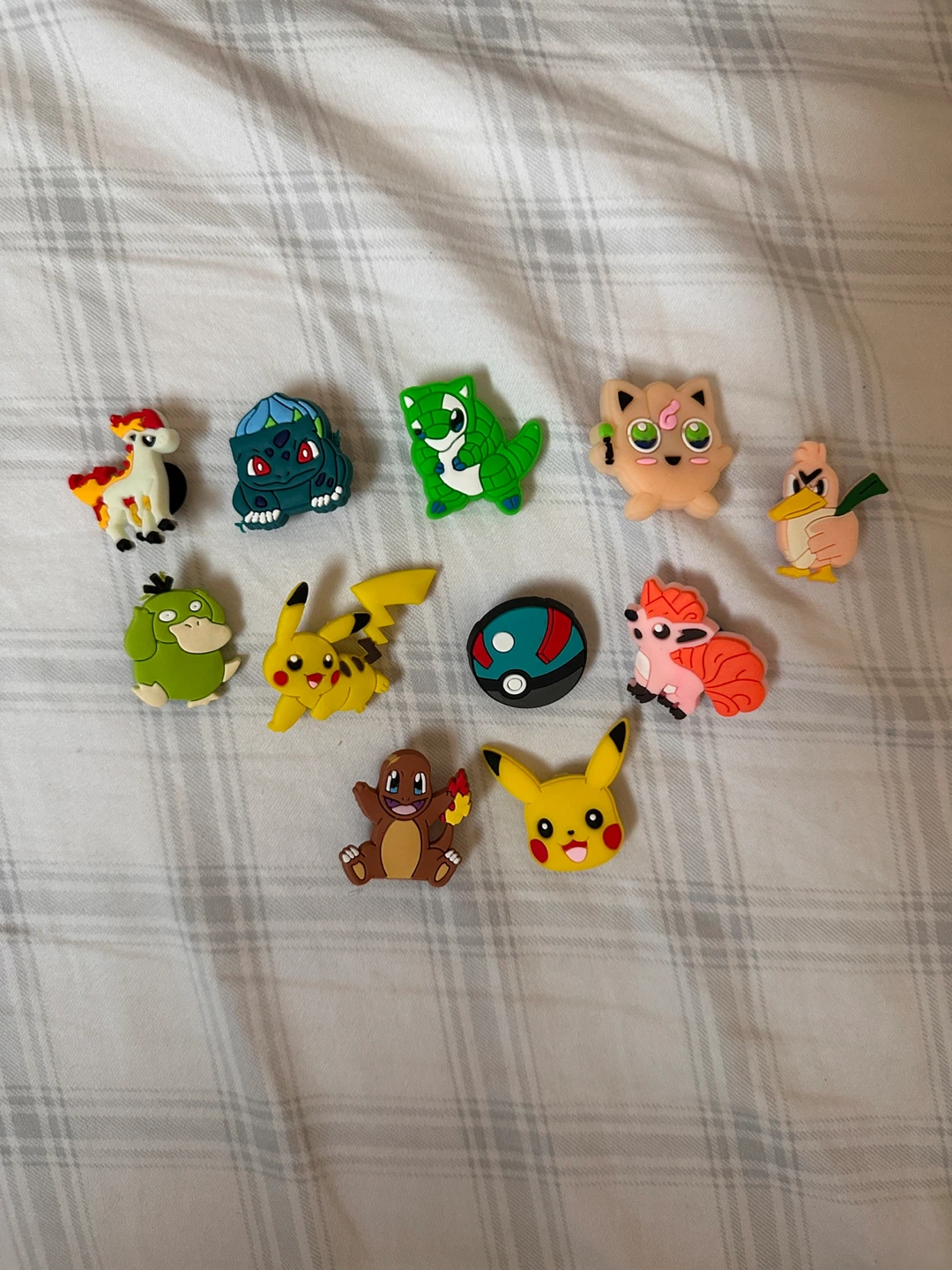 Pokémon crocs jibitz - 🏆