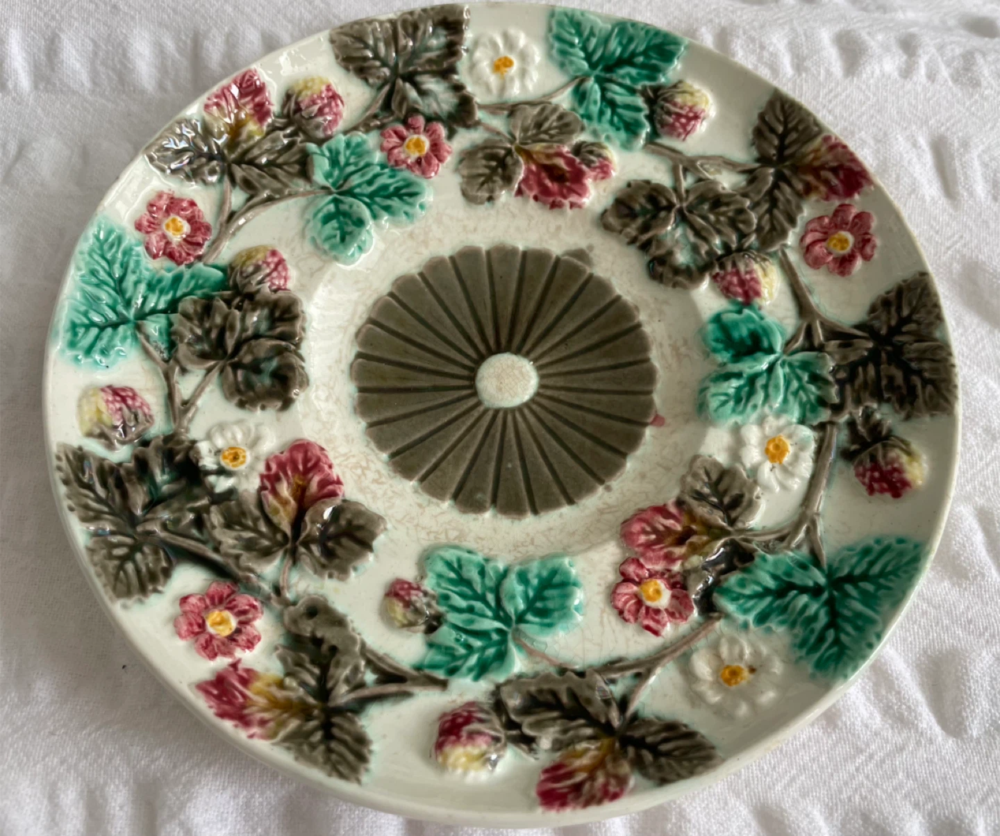 Antique Wedgwood Majolica Strawberry & Vine Berry Dish