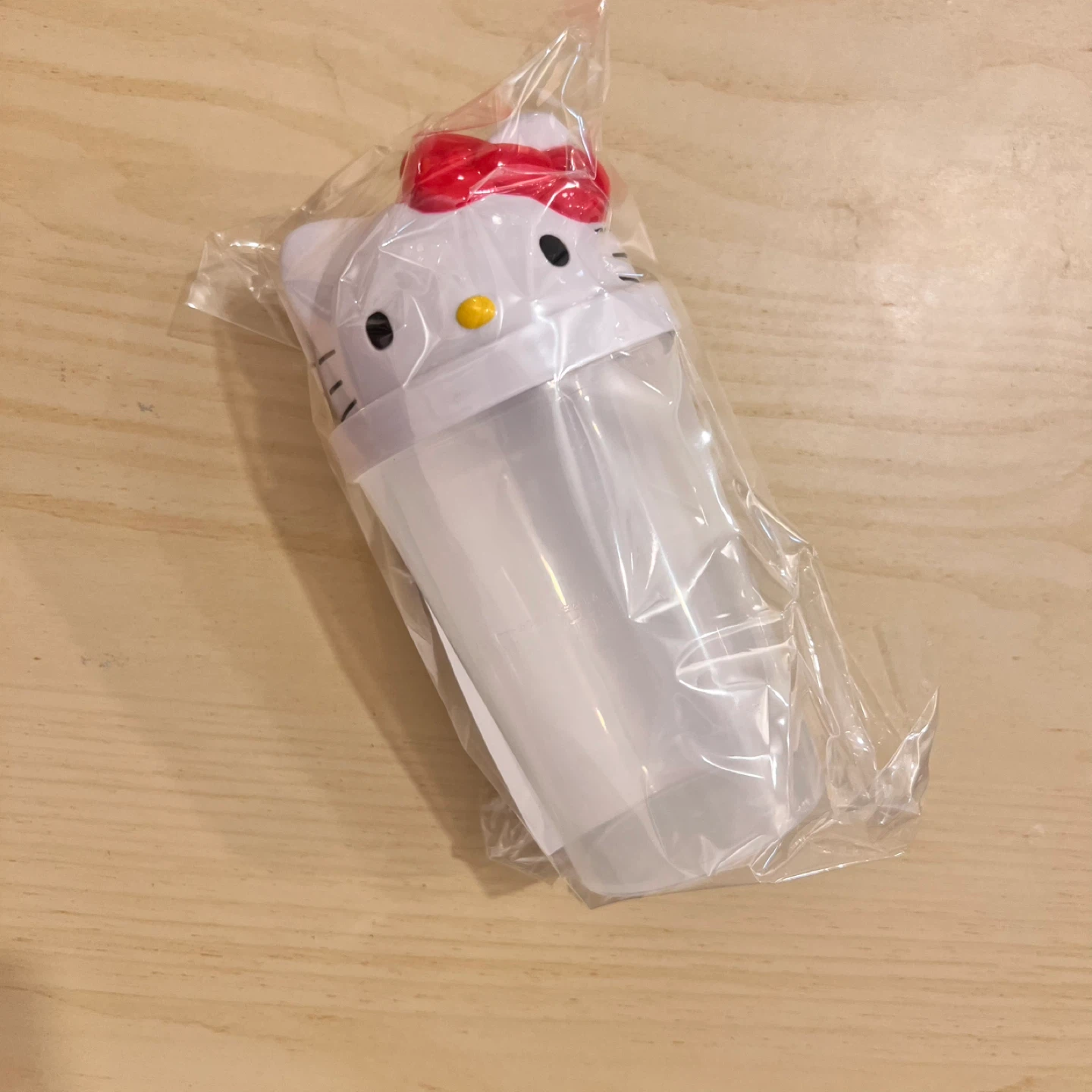 《New》Hello Kitty Shaker Bottle