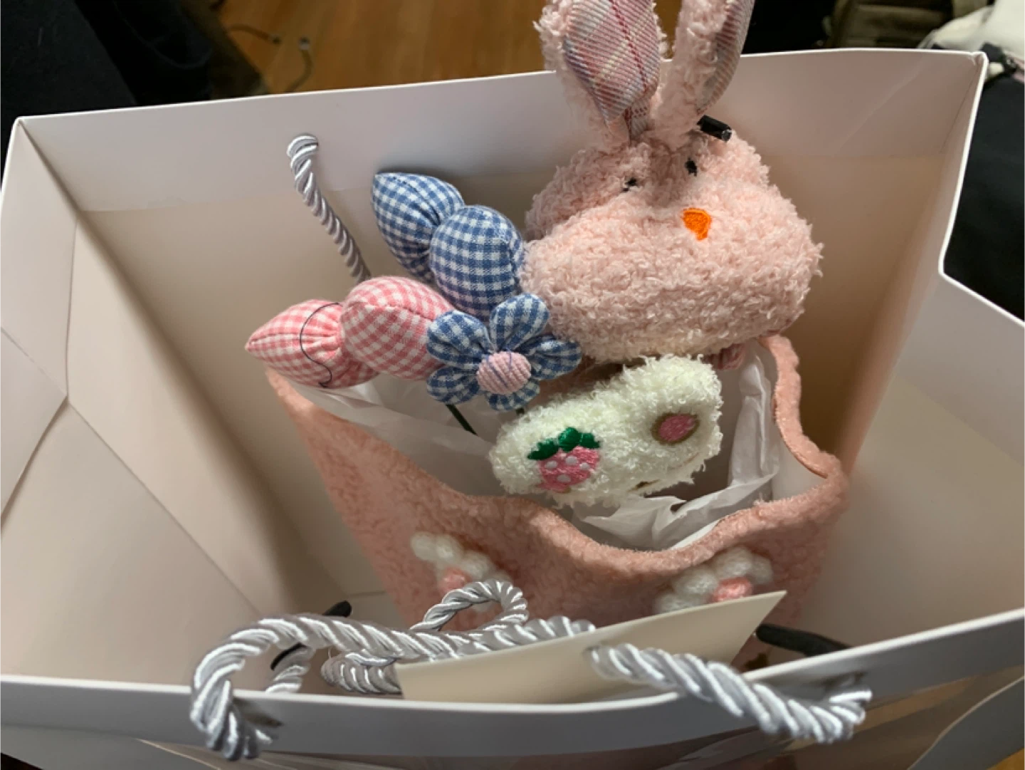 New cute gift bag features a pink plush bunny 🏆 - photo 3