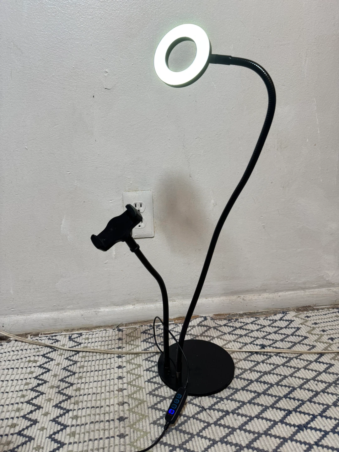 Ring Light with Phone Holder - photo 5