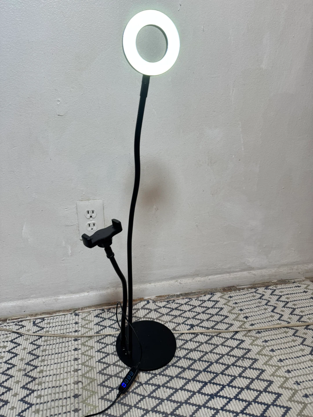 Ring Light with Phone Holder - photo 3