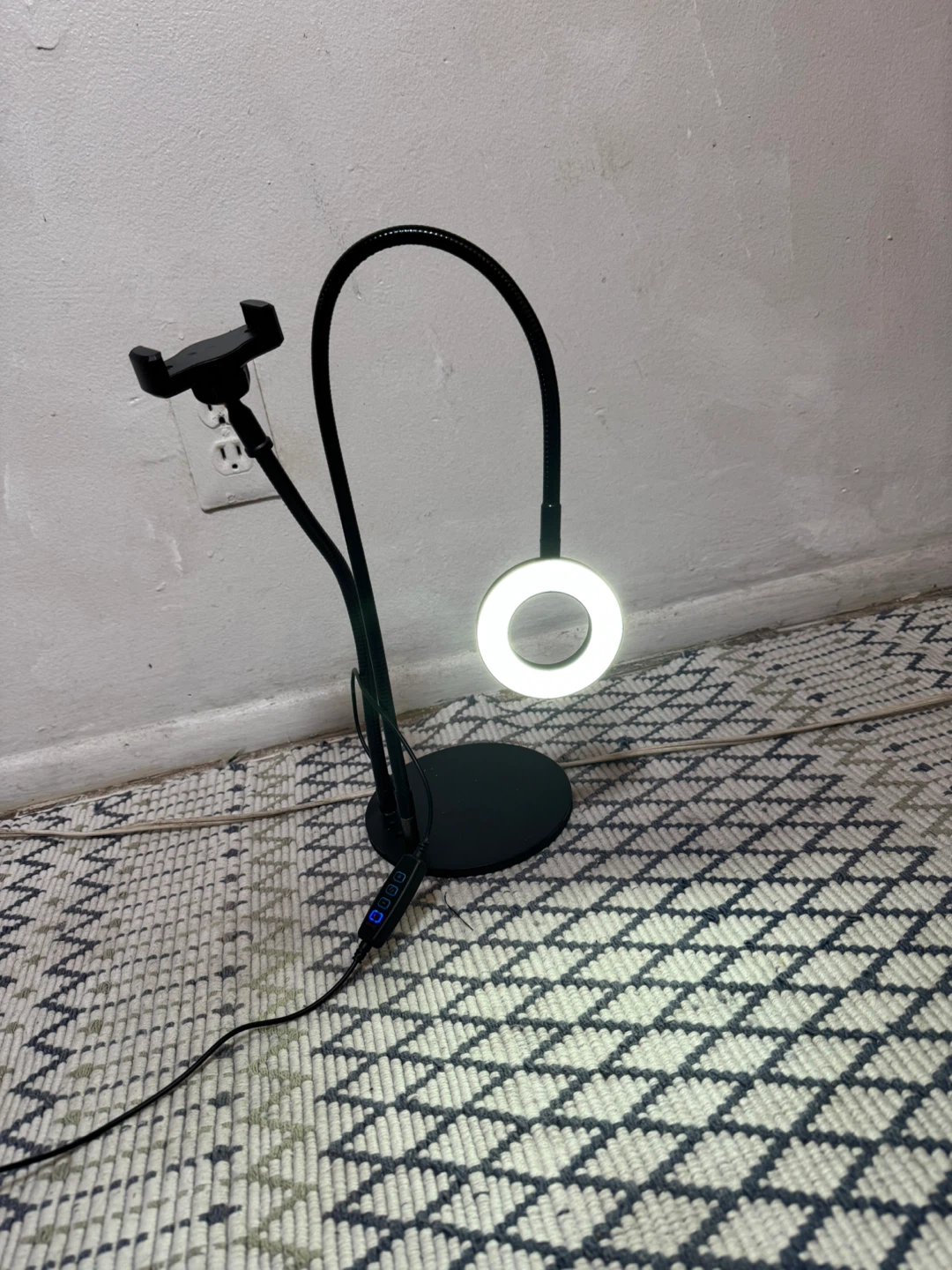 Ring Light with Phone Holder - photo 4