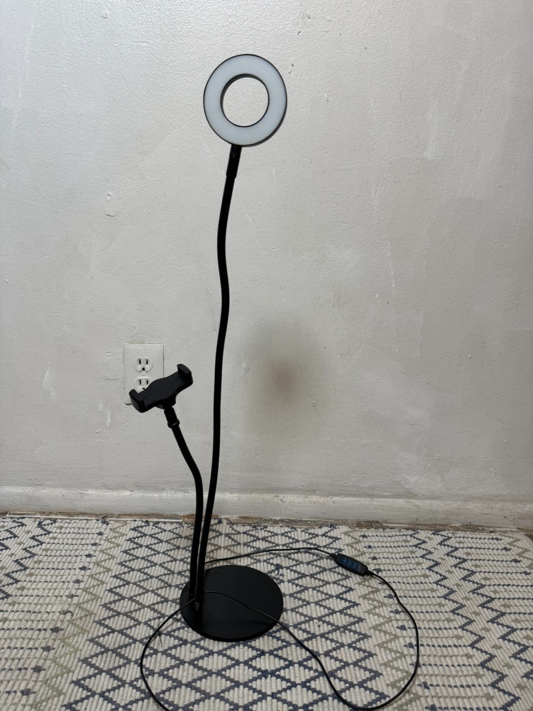 Ring Light with Phone Holder - photo 2