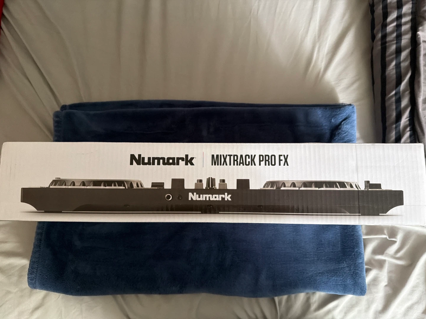 Numark Mixtrack Pro FX DJ Controller - photo 4
