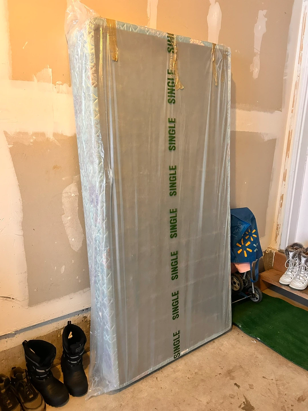 FREE! Single Matress and Base - photo 4