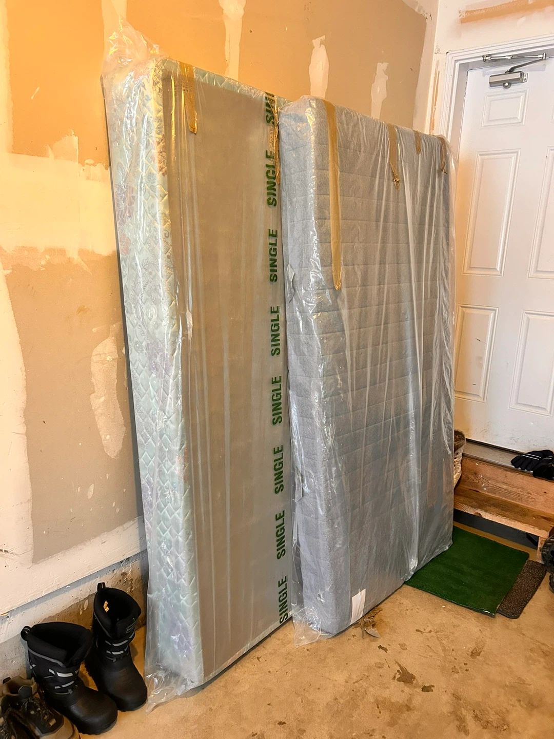 FREE! Single Matress and Base - photo 2