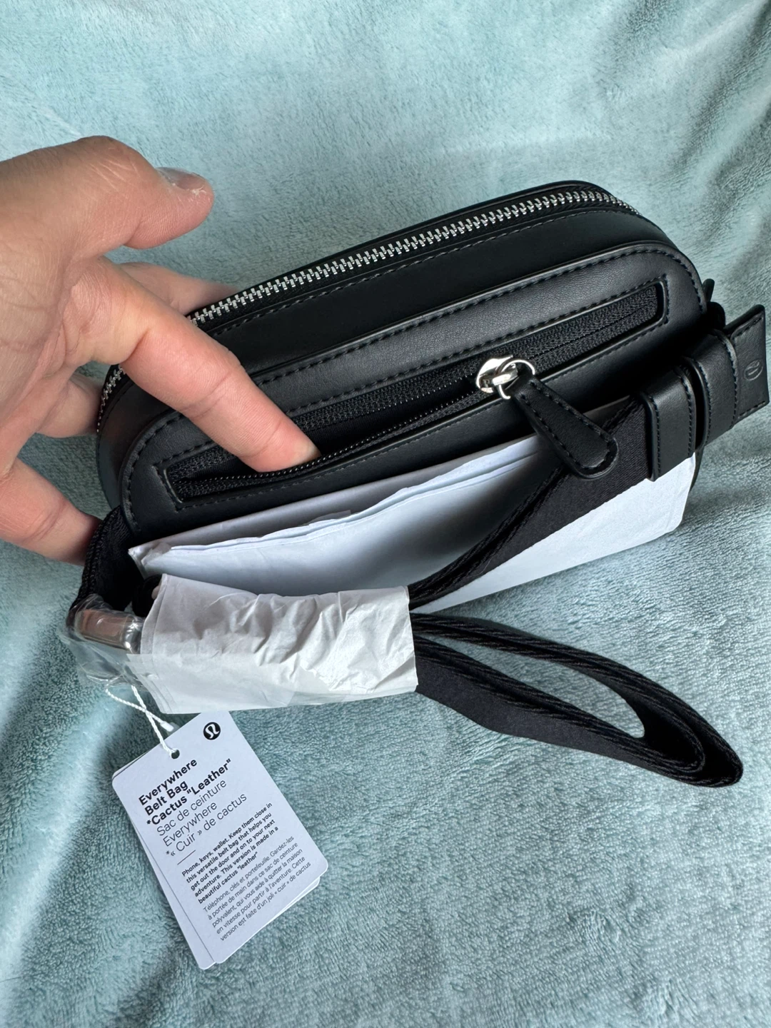 Lululemon Everywhere Belt Bag - Black Leather - photo 2