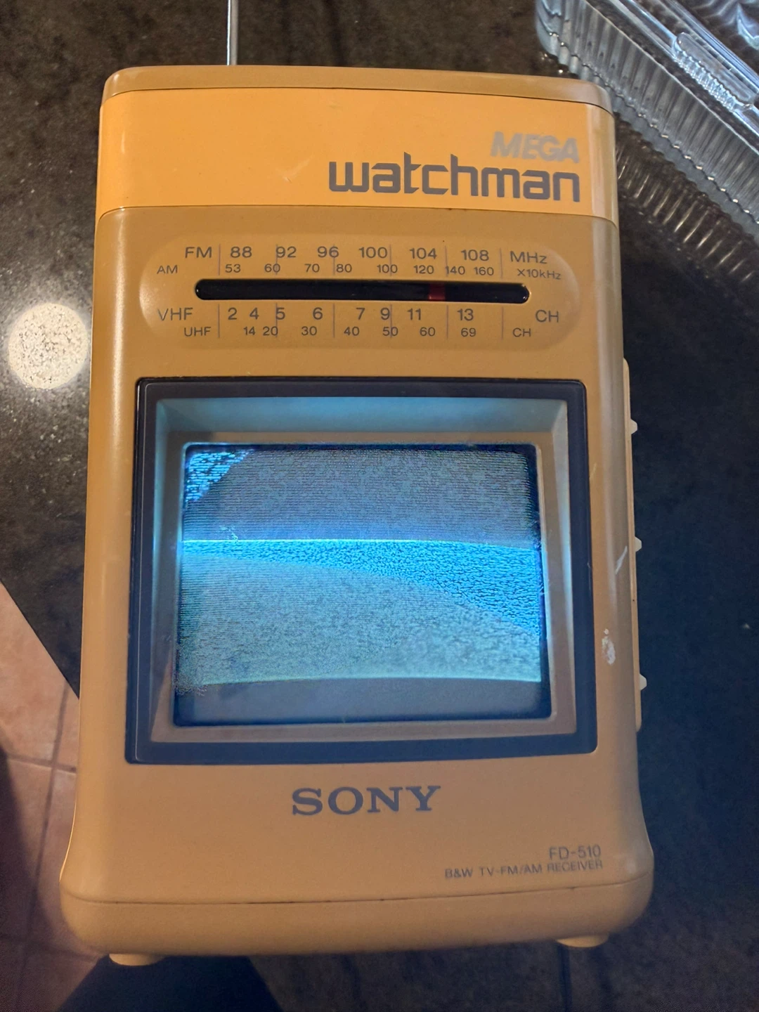 Sony Watchman FD-510 B&W TV/FM/AM Receiver - photo 3