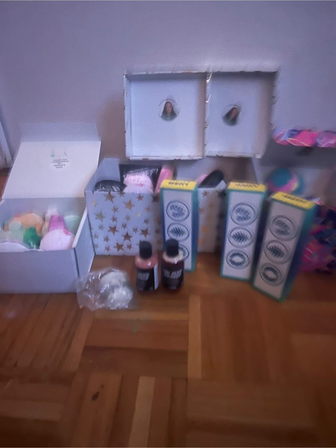 LUSH bath bombs and lotions gift set - photo 2
