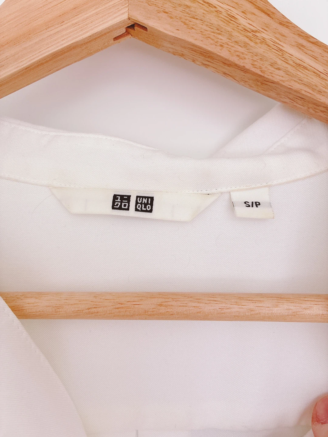 UNIQLO White Button-Up Shirt - photo 2