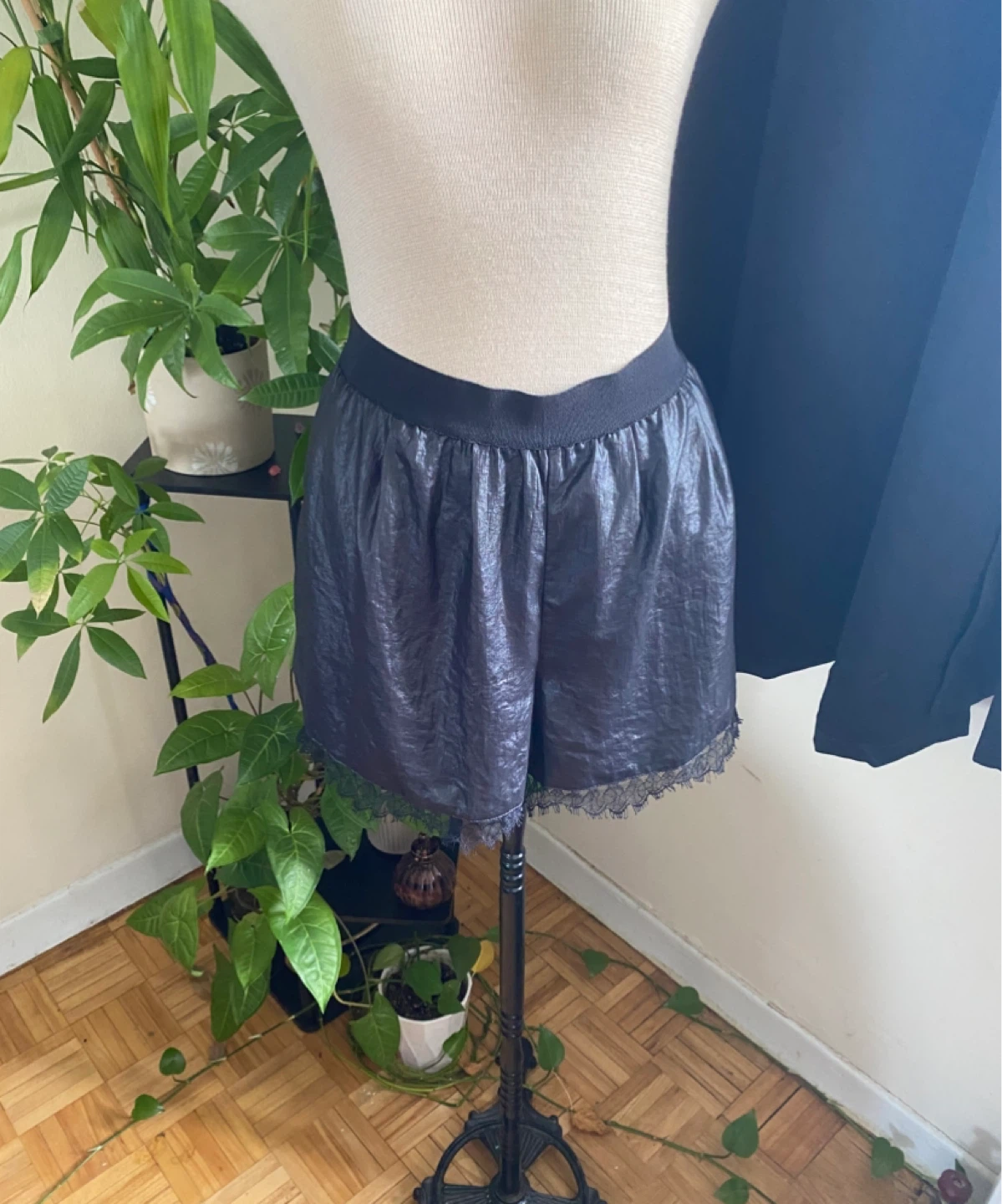 BCBGMAXAZRIA Black Lace Trim Satin Shorts Size S