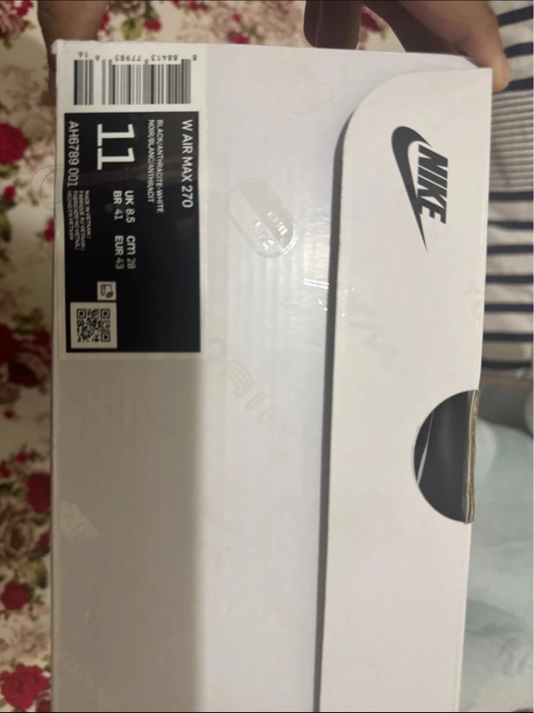 Nike Air Max 270 Black White Women's Size 11 - photo 5