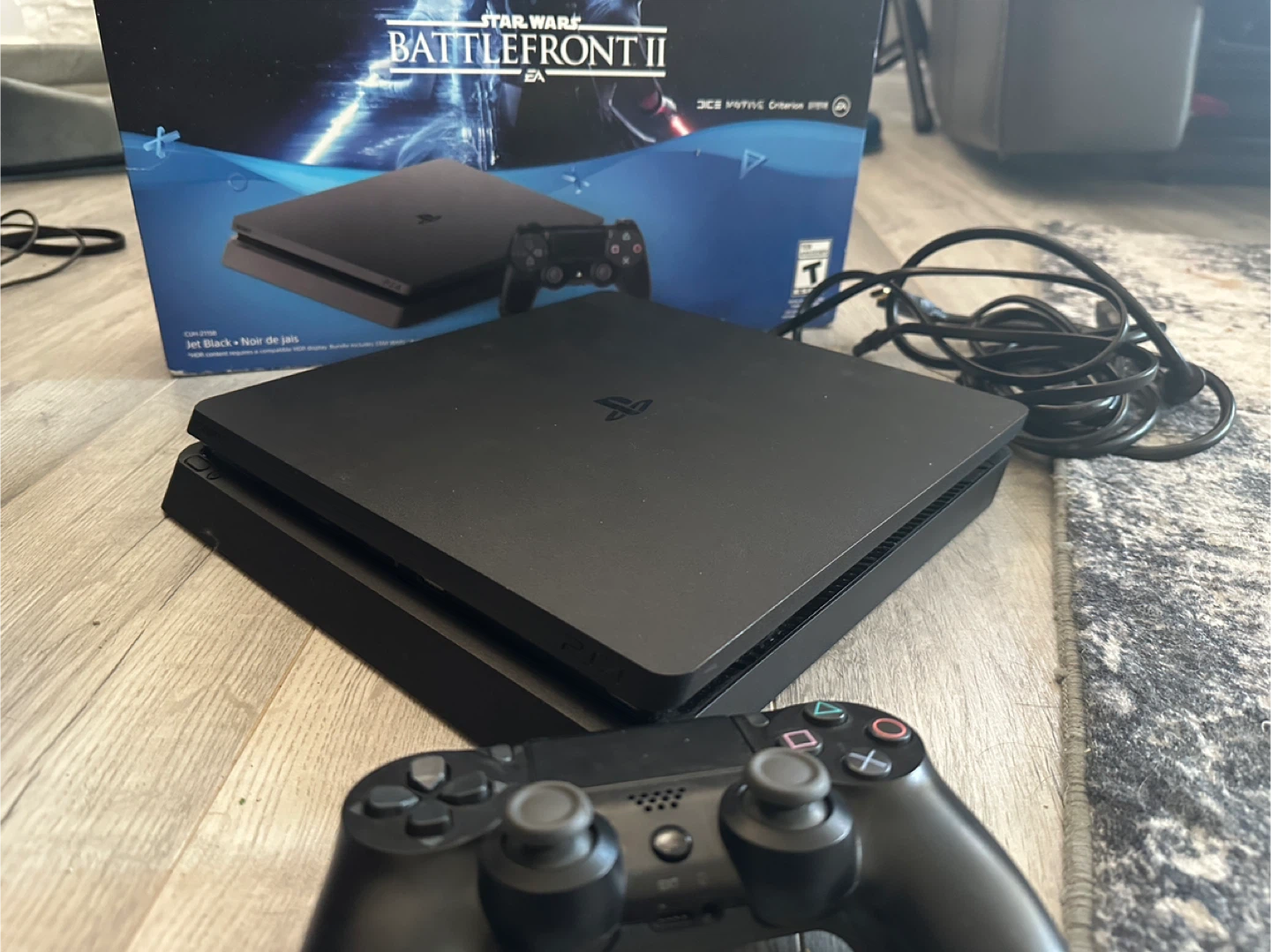 PS4 Slim 1 tb + Controller + Box + GoldHen + Games