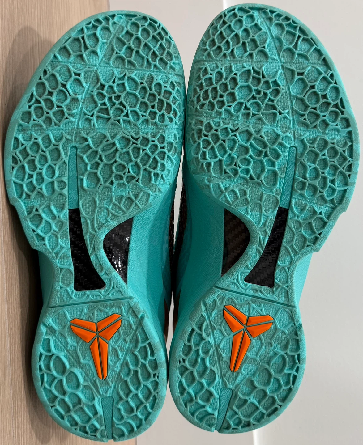 GX Kobe 6 Jalen Brunson Statue of Liberty – 9 US Men – $90 FIRM - photo 3