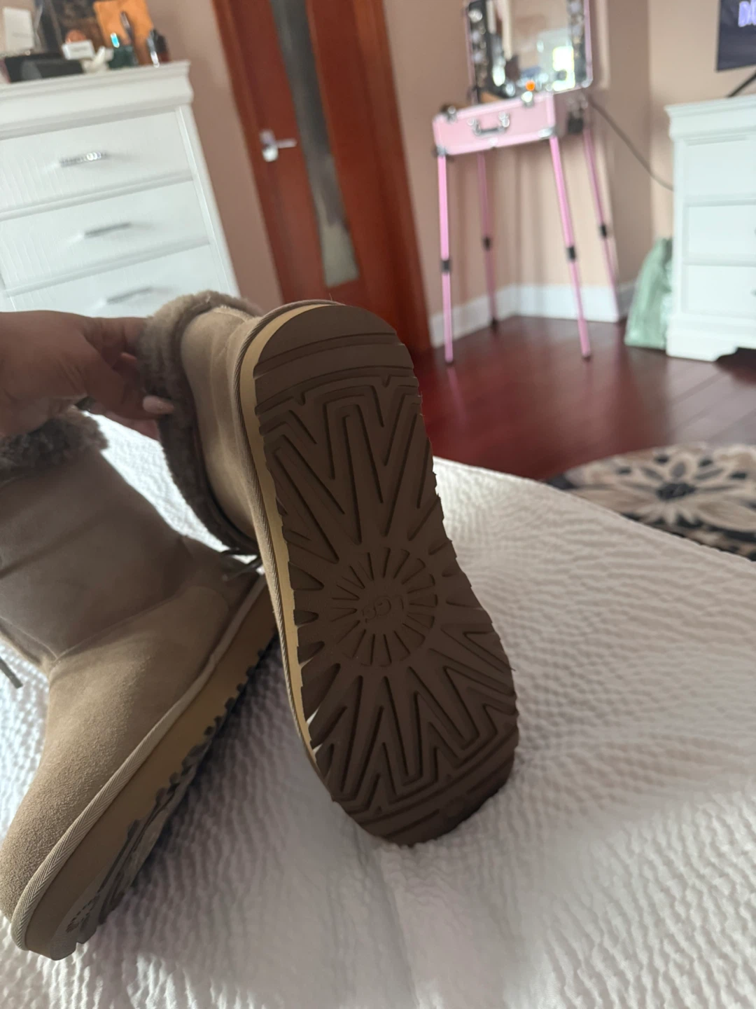 UGG Boots - Tan Suede Sheepskin Lined - photo 3
