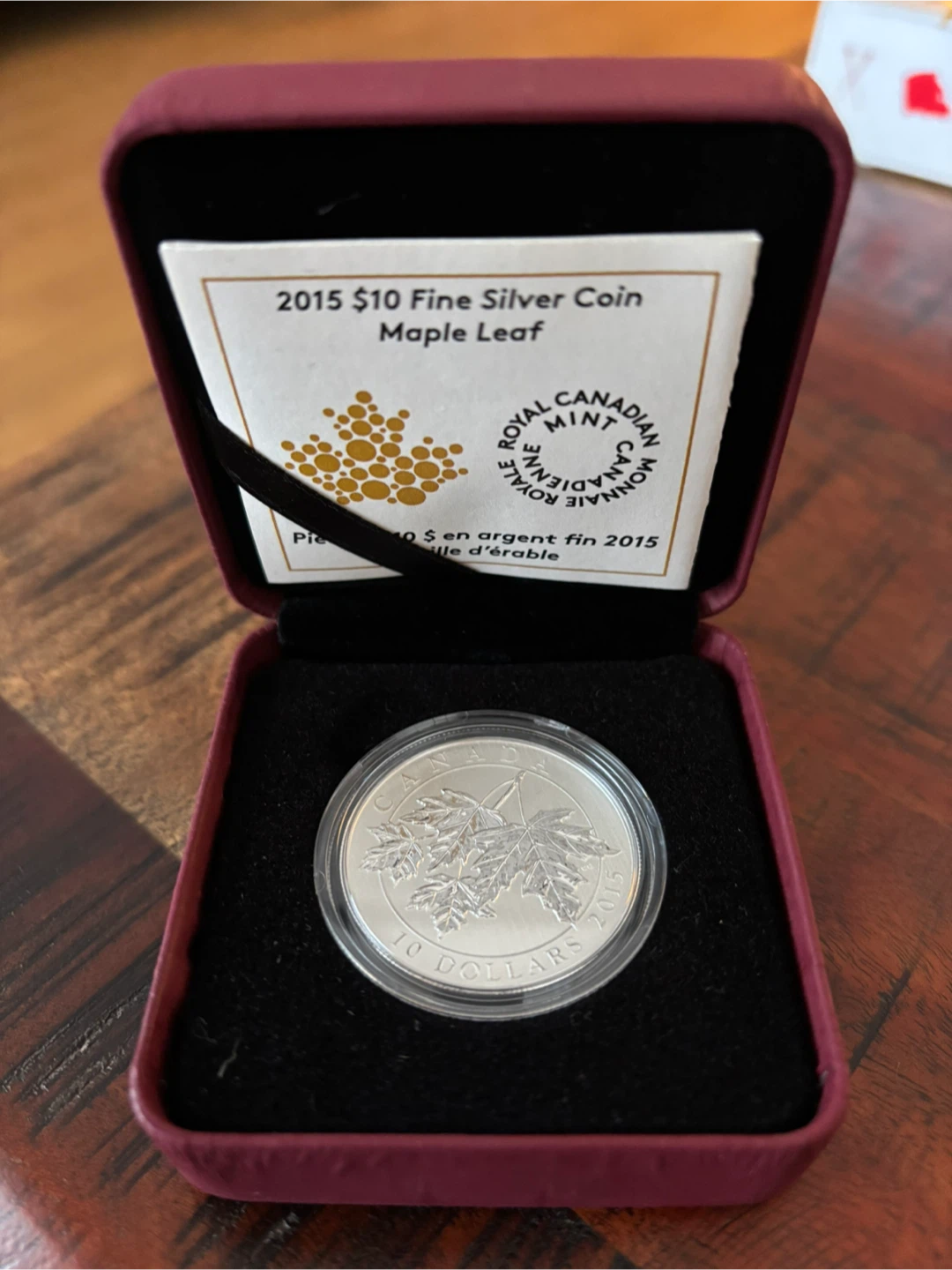 2015 Royal Canadian Mint $10 Fine Silver Maple Leaf Coin