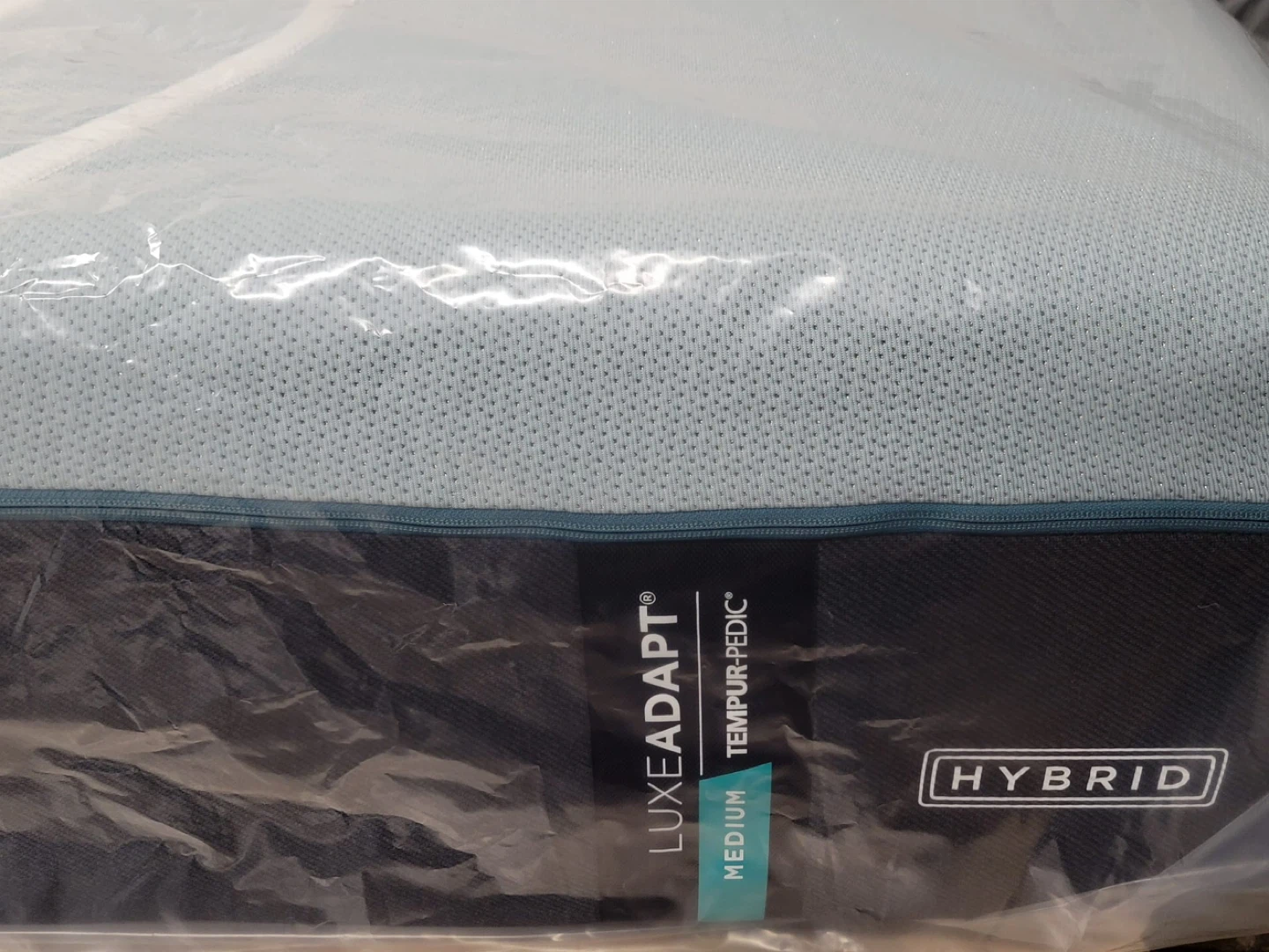 New mattress Tempur-Pedic LuxeAdapt Medium Hybrid queen size - photo 3