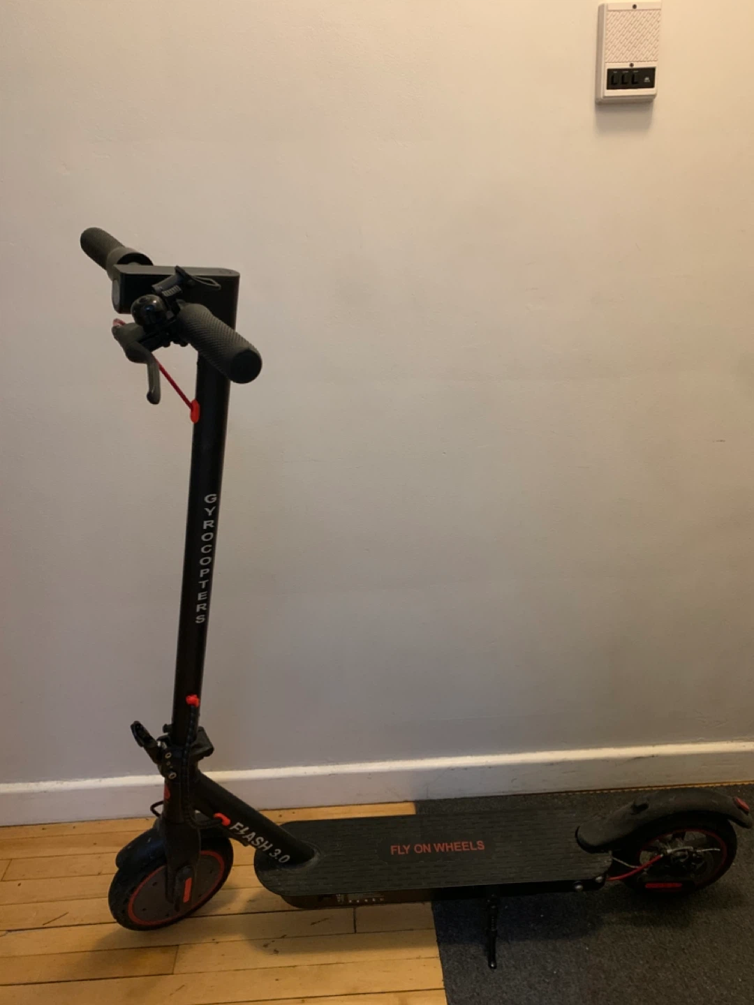 Fly on Wheels Flash 3.0 Scooter - photo 3