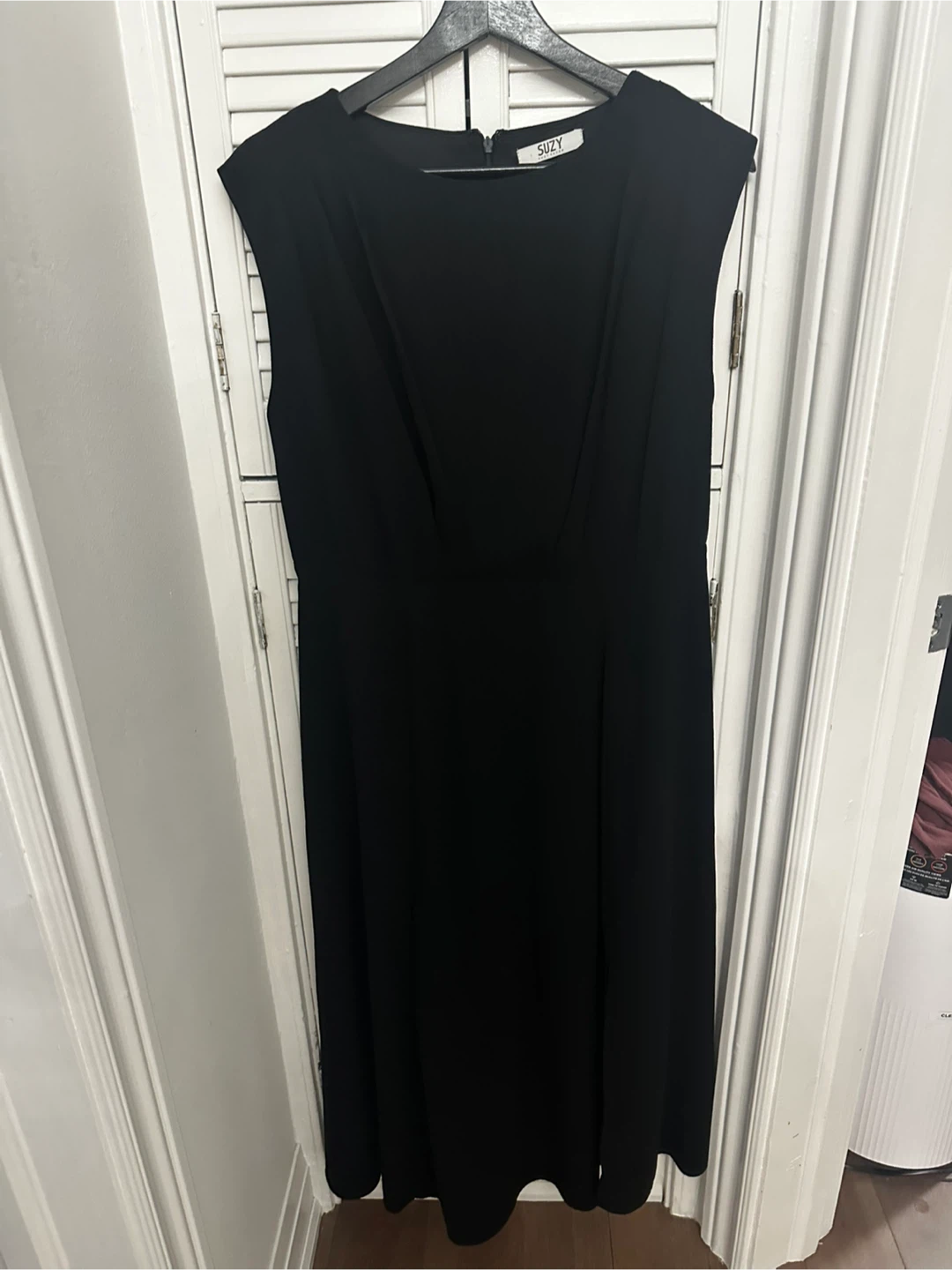 Suzy Black Cap Sleeve Midi Dress