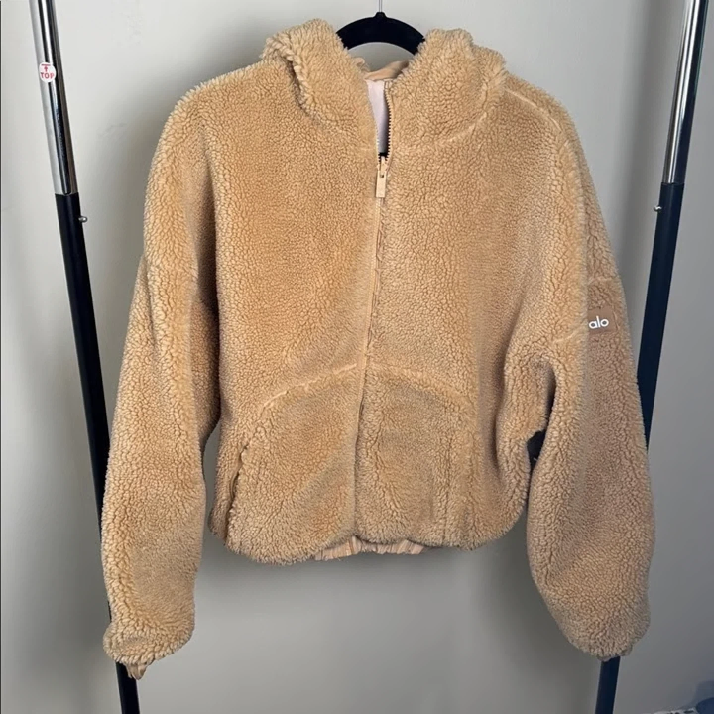 Like new Alo Yoga Sherpa Fleece Jacket - photo 4