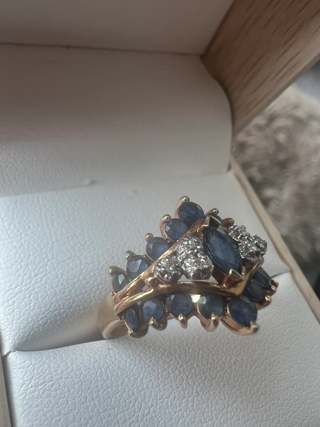 10 k Sapphire and Diamond ring - photo 2