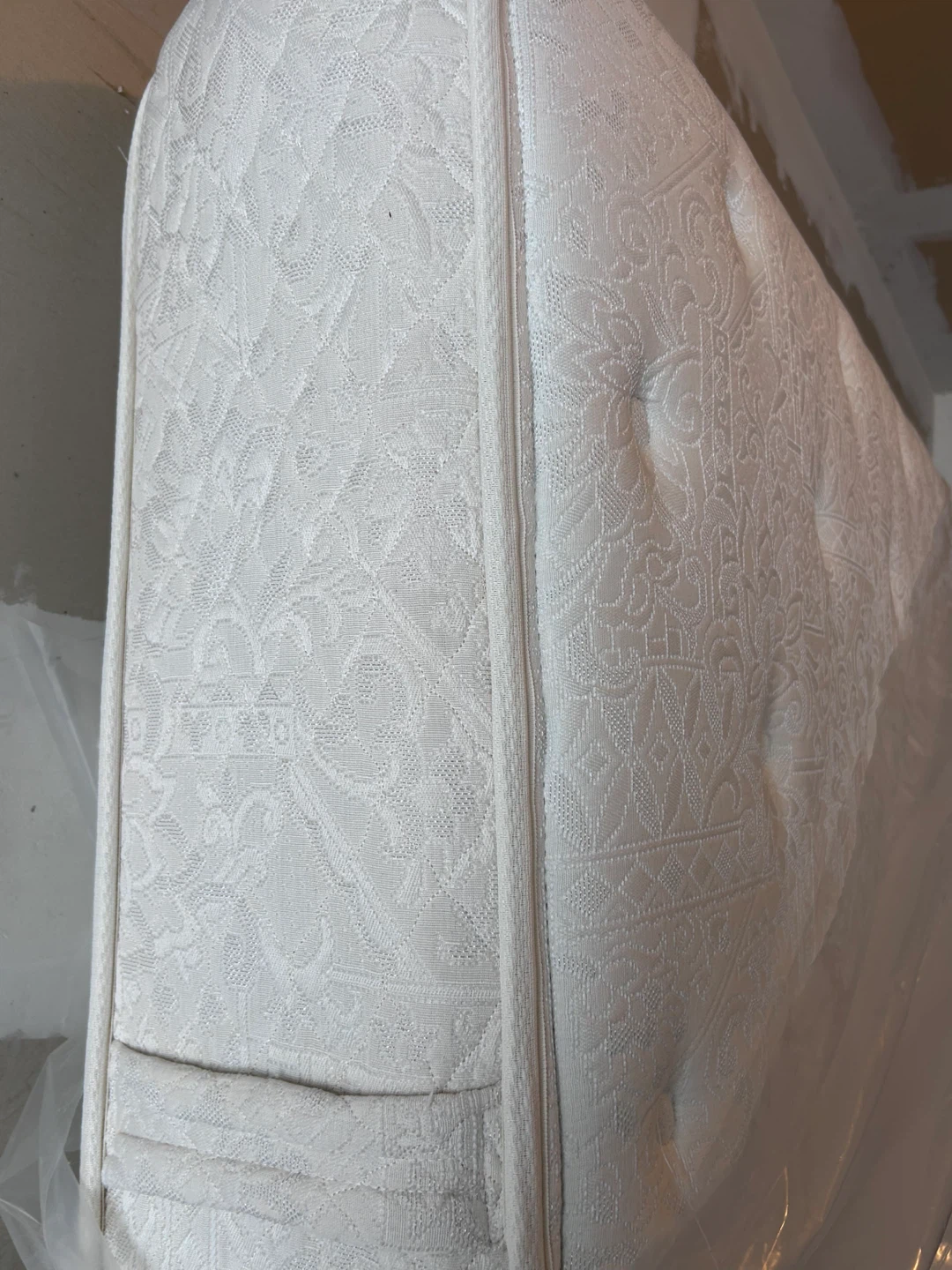 FREE! Queen Mattress. - photo 2