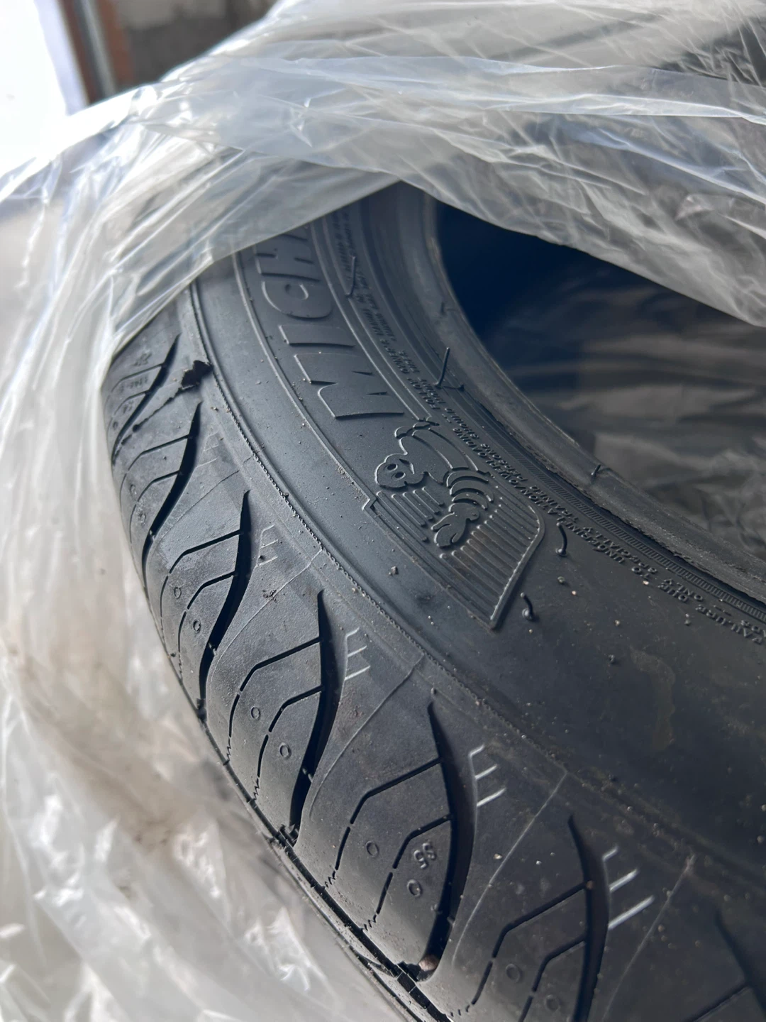 Michelin Defender 185/65R15 Tires - Set of 4