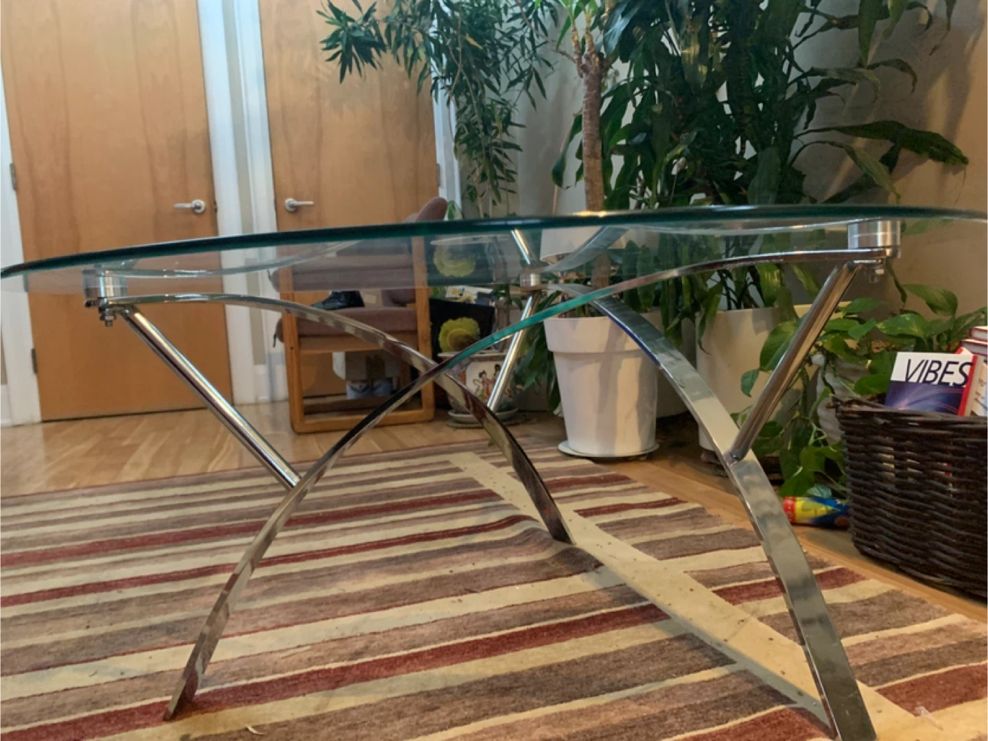Elegant glass and stainless coffee table - photo 3