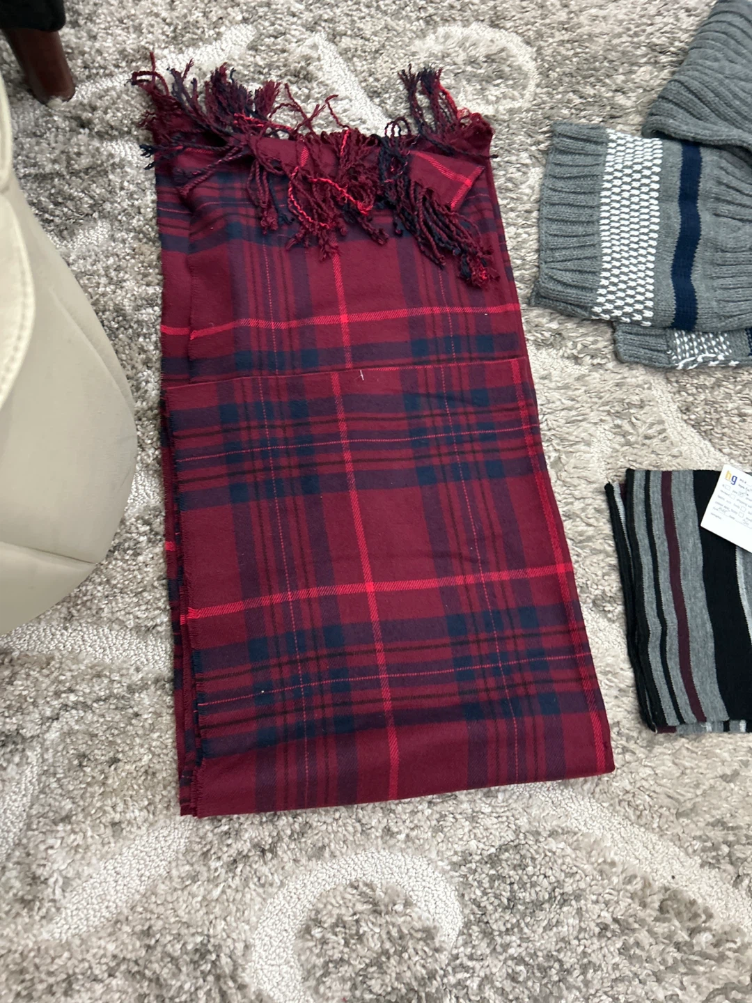 Brand New Cozy Scarfs great valentines msg for price - photo 3
