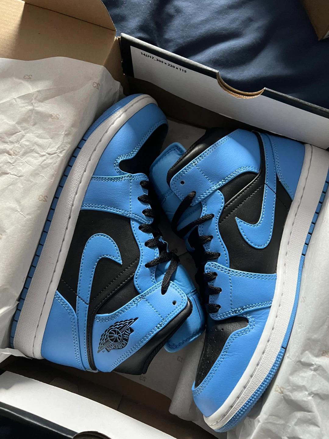 Air Jordan 1 Mid Sneakers - University Blue/Black