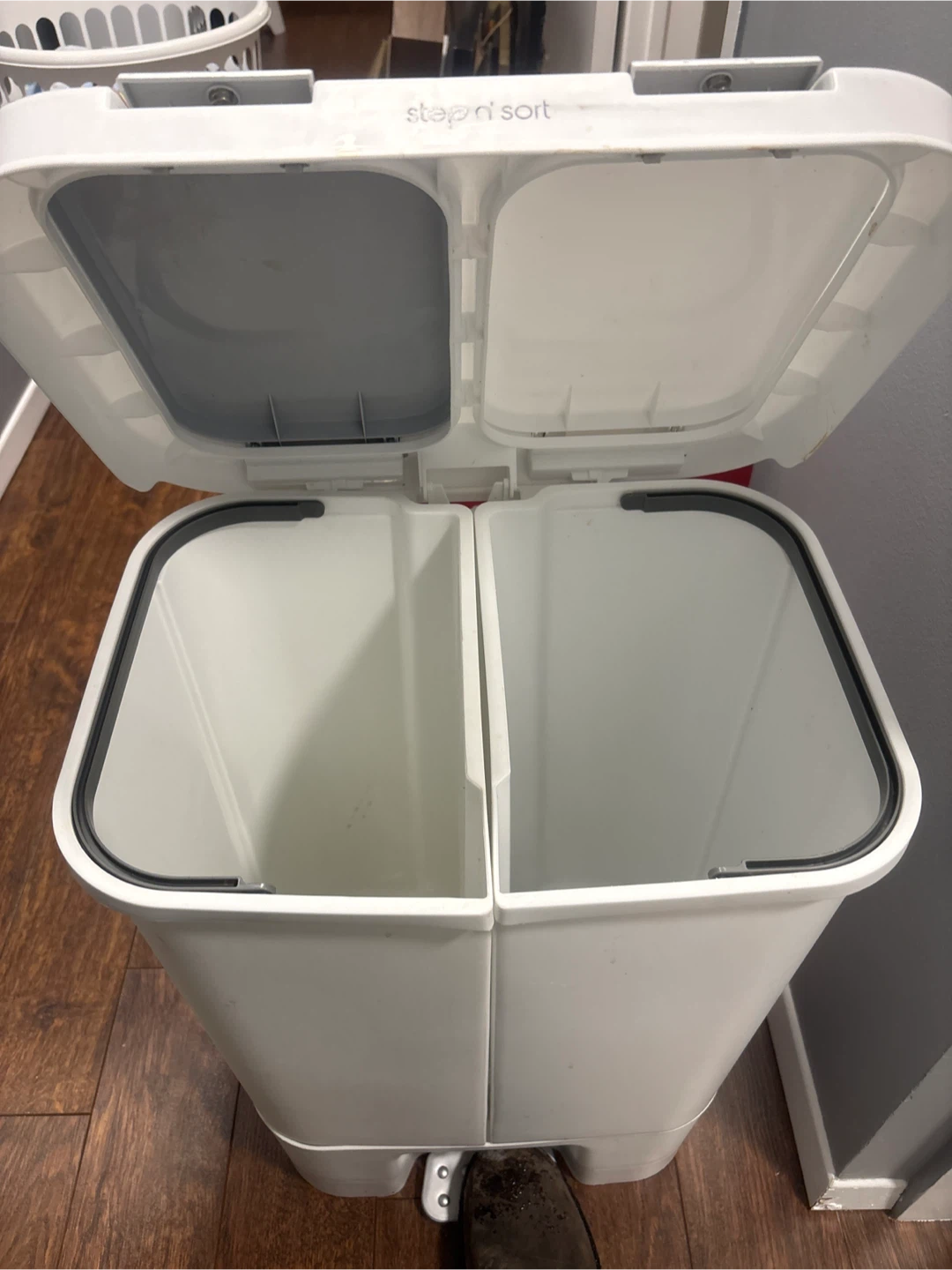 Step 'n Sort Dual Compartment Step Can - photo 3