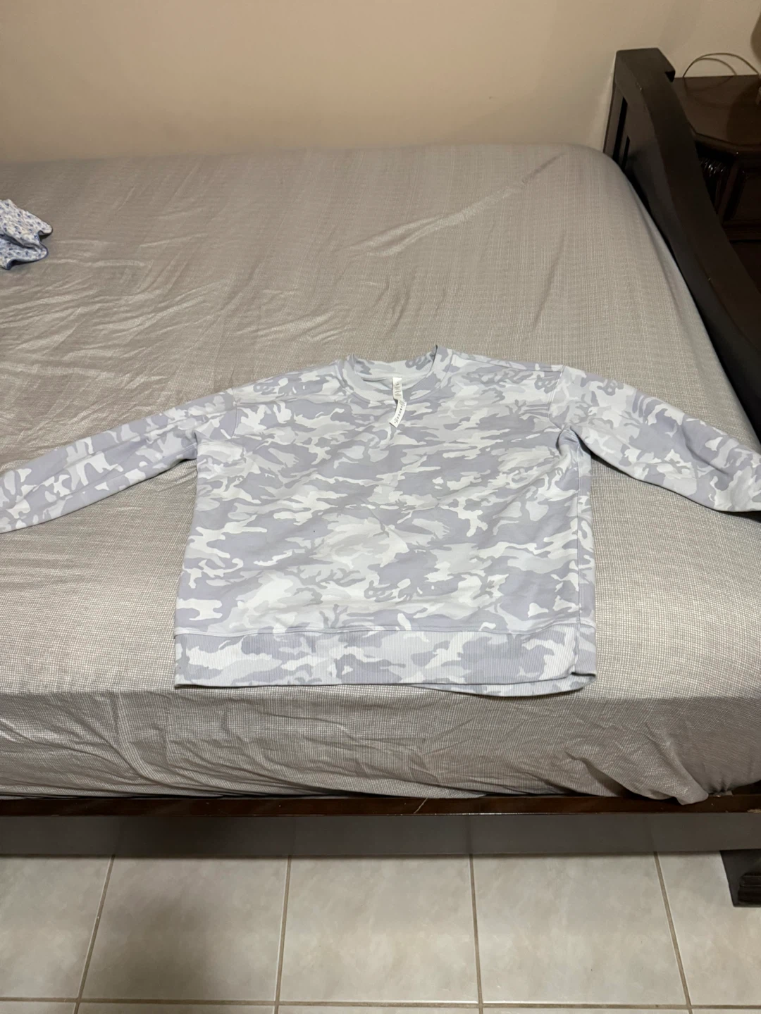 Lululemon Camo Crewneck Sweatshirt Size 4 - photo 3