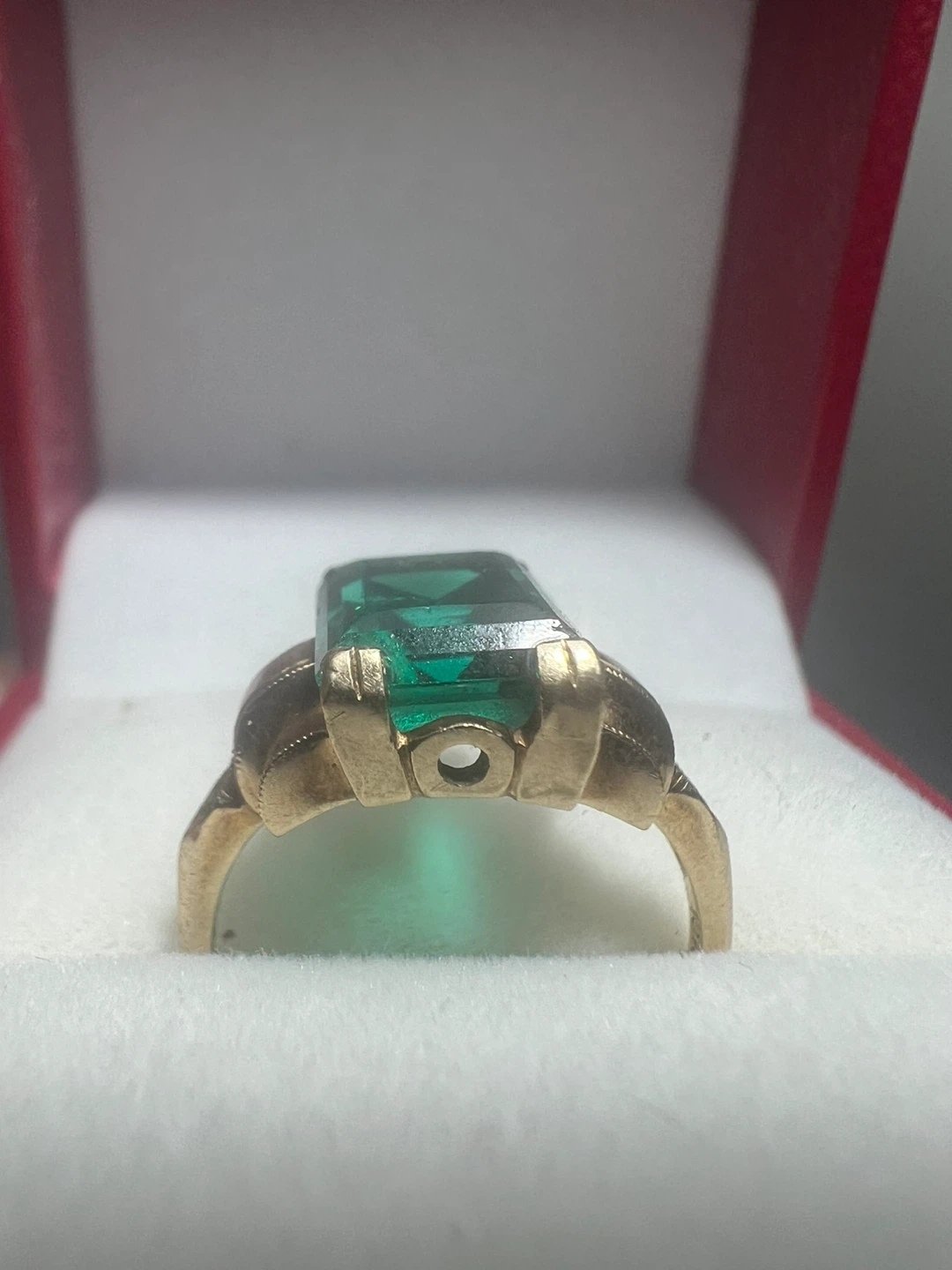 10 k Vintage Gold Emerald Cut Green Gemstone Ring - photo 3