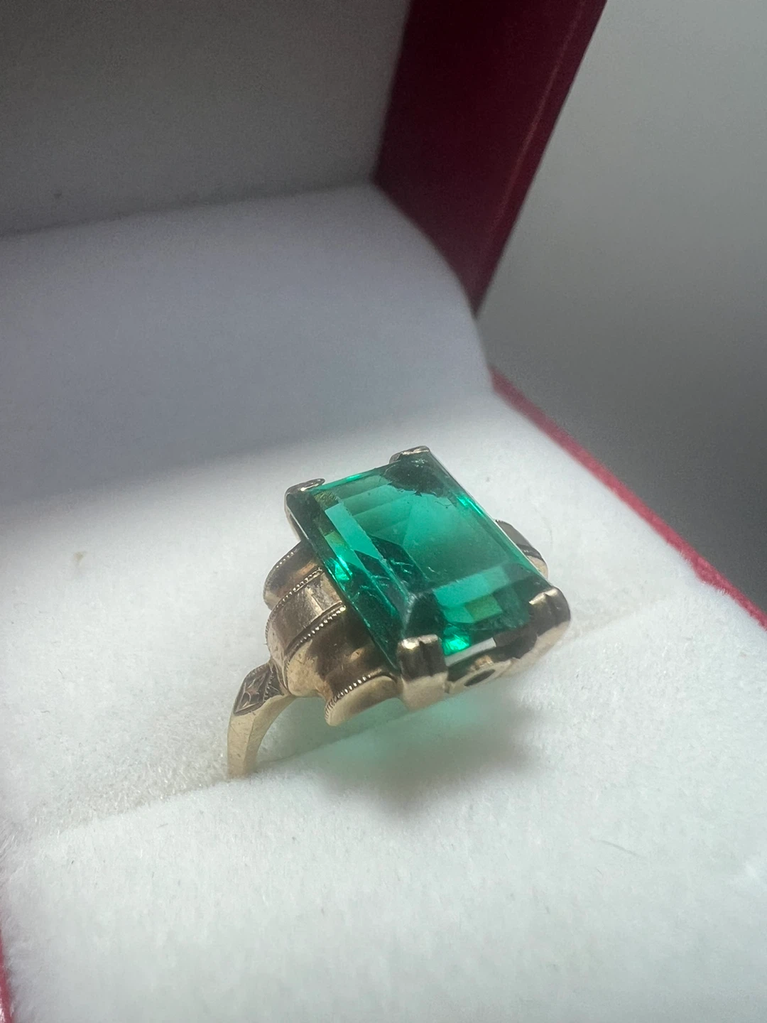 10 k Vintage Gold Emerald Cut Green Gemstone Ring