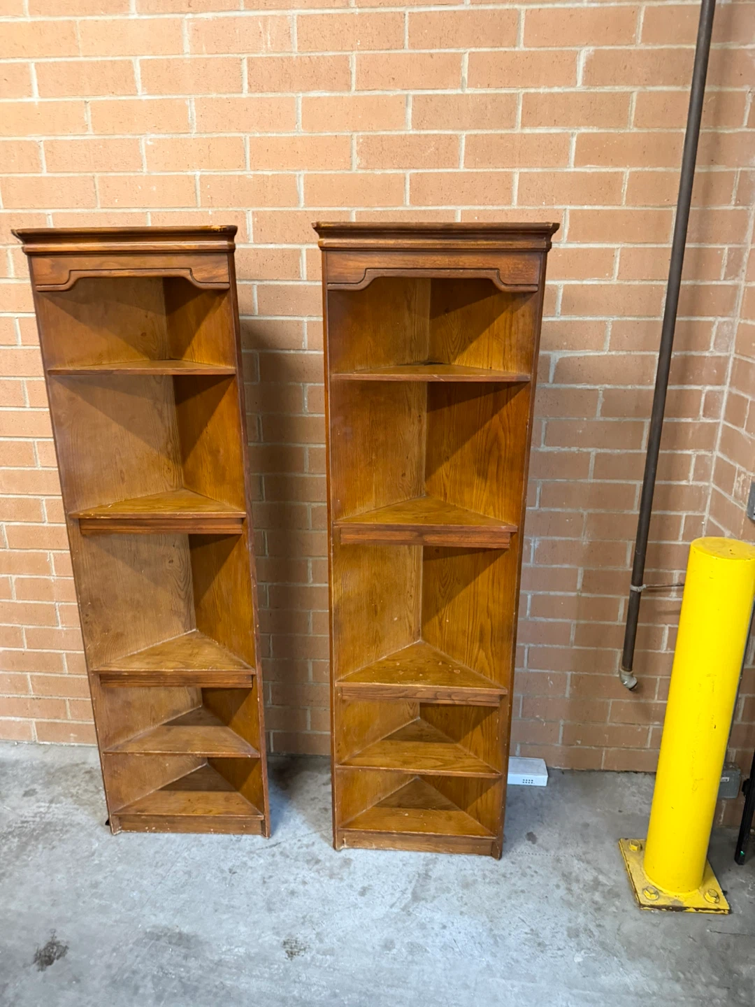 Set of 2 Wooden Corner Bookcases - photo 2