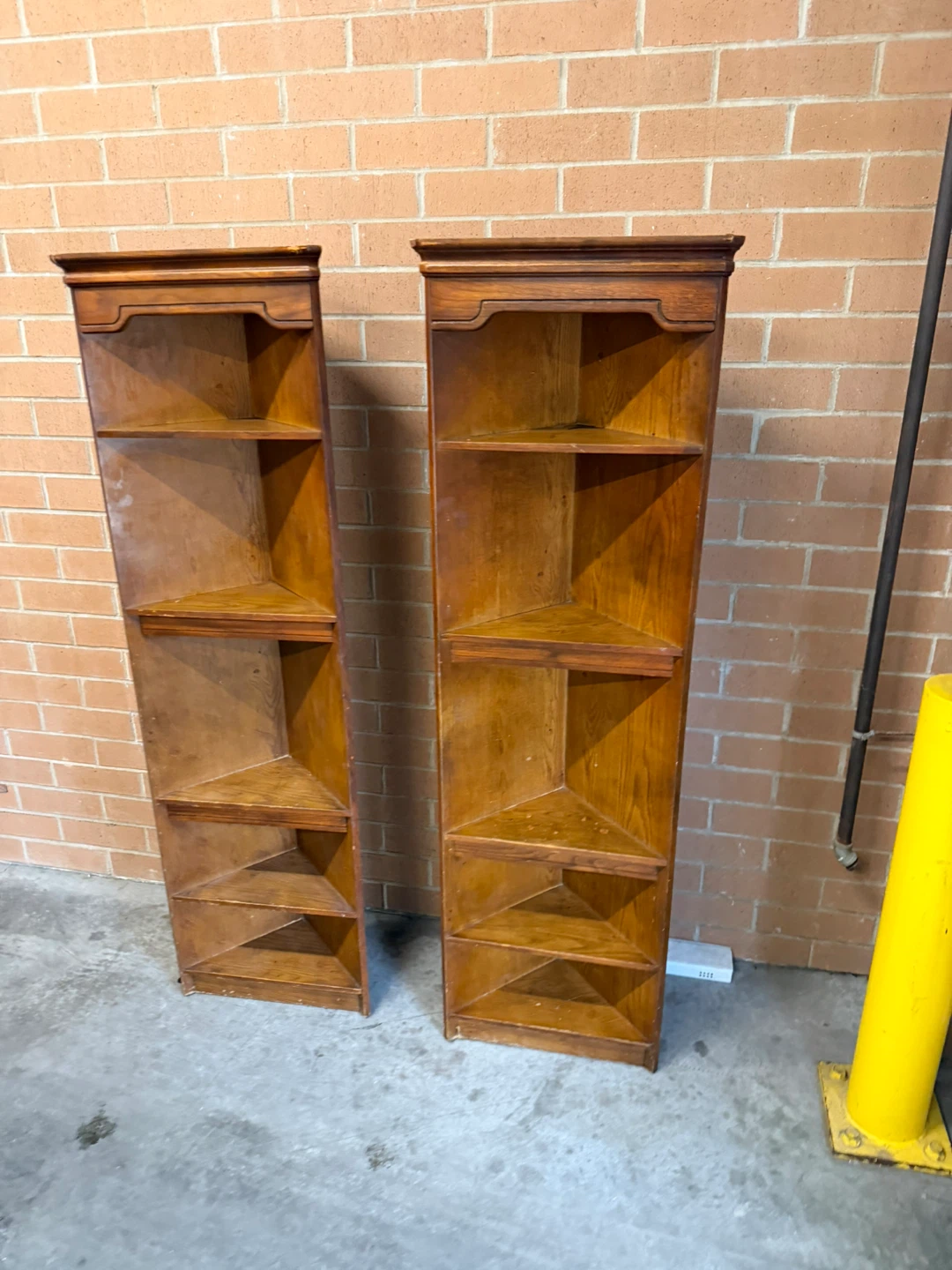 Set of 2 Wooden Corner Bookcases - photo 3
