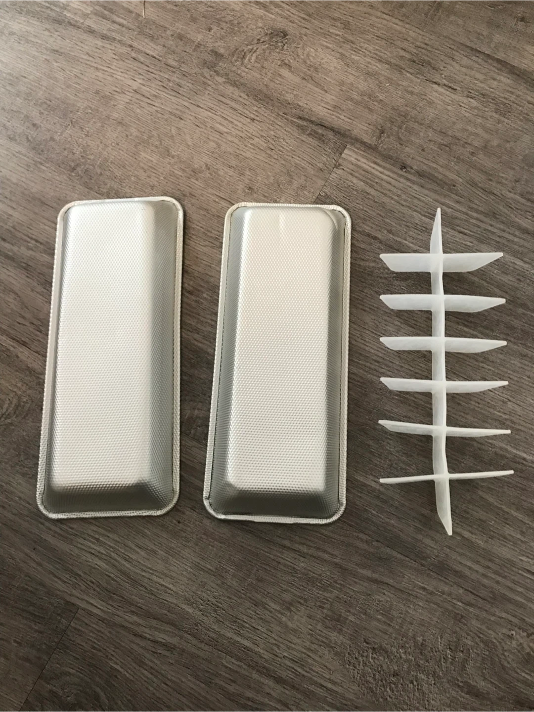 Vintage Aluminum with Plastic Insert Ice Cube Trays - photo 2
