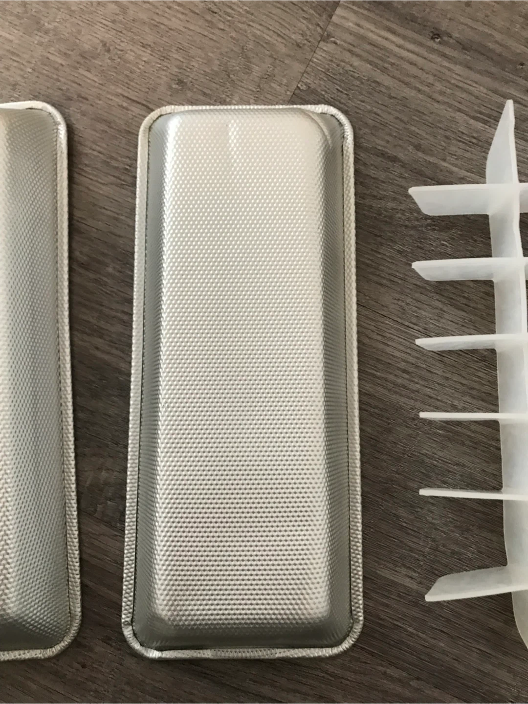 Vintage Aluminum with Plastic Insert Ice Cube Trays - photo 4