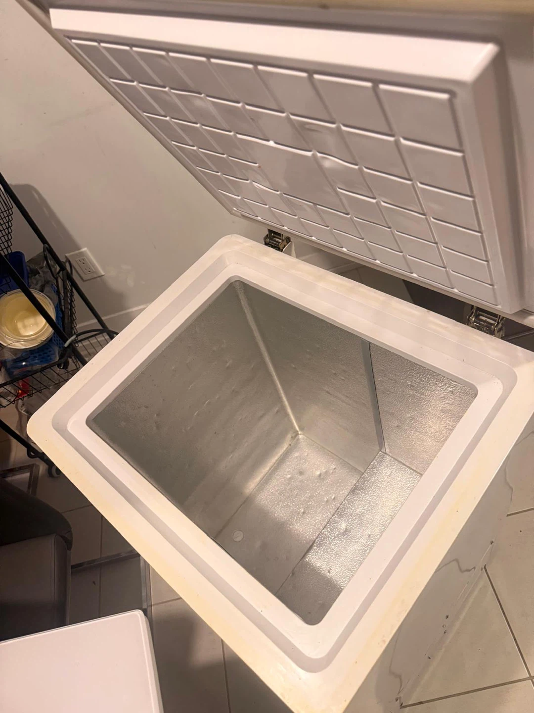 Small Chest Freezer - photo 4