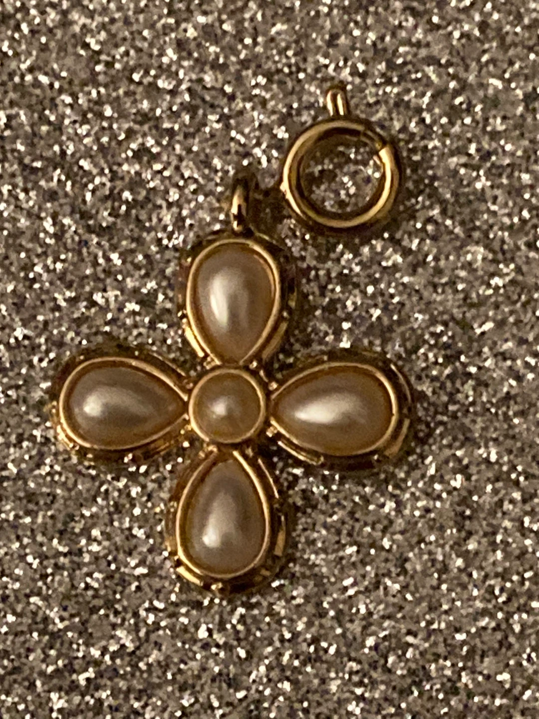 Gold tone pearl flower pendant charm