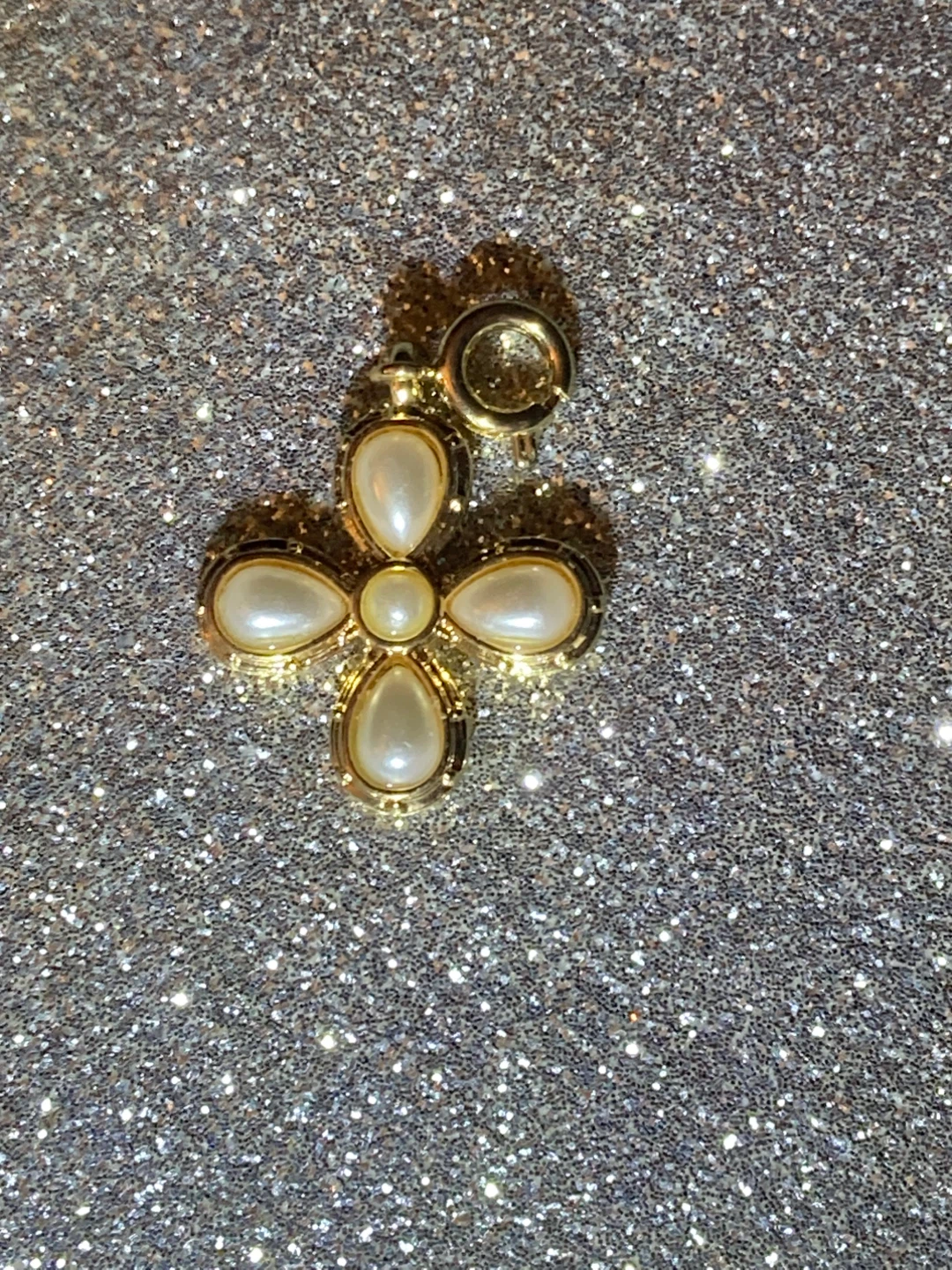 Gold tone pearl flower pendant charm - photo 5