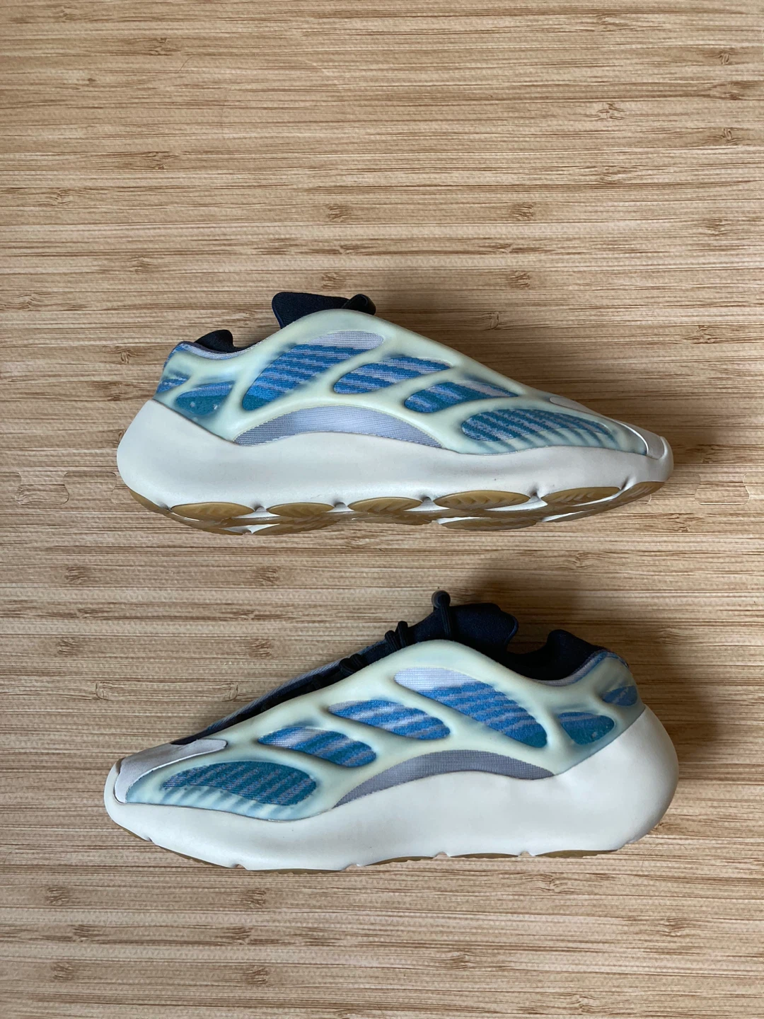 Yeezy 700 v3 kyanite - photo 2