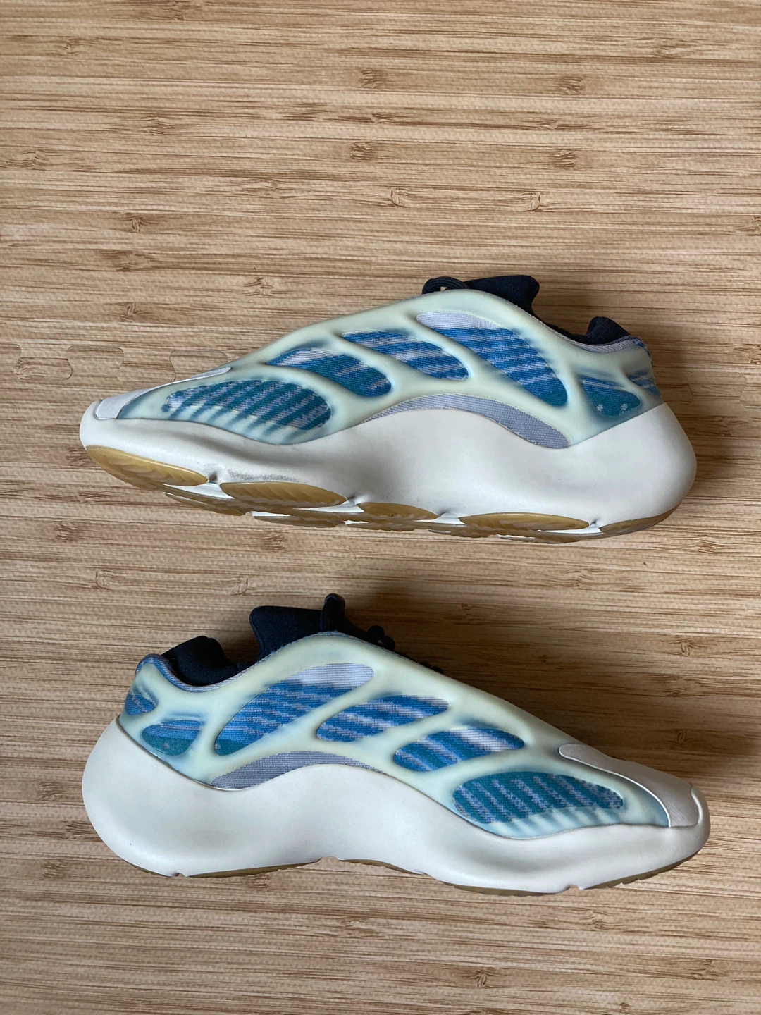 Yeezy 700 v3 kyanite - photo 3